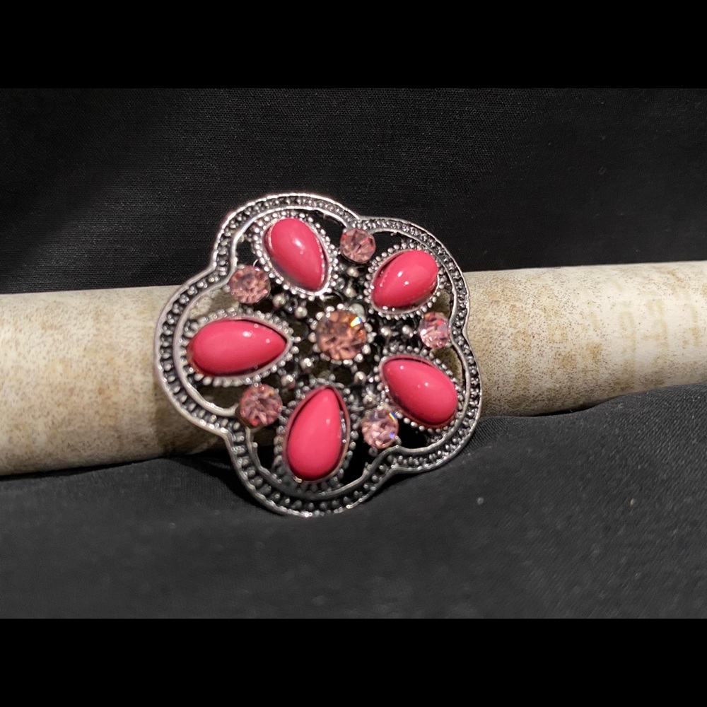 Pink flower statement ring - Picture 4 of 4